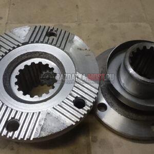260-2502138-10 Фланец карданного вала с отражателем(ISO 4 отв евро)